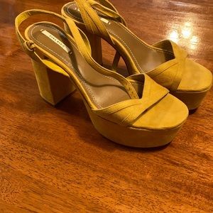 Goergous Zara shoes never worn